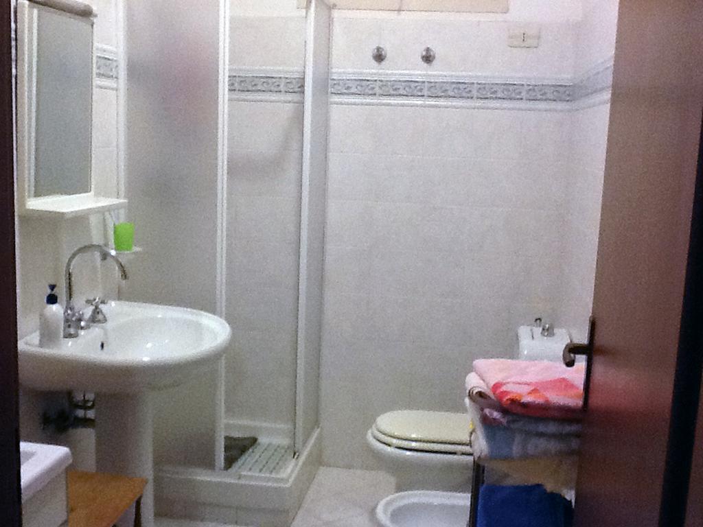 Hotel Low Cost La Meridiana Zafferana Etnea Zimmer foto