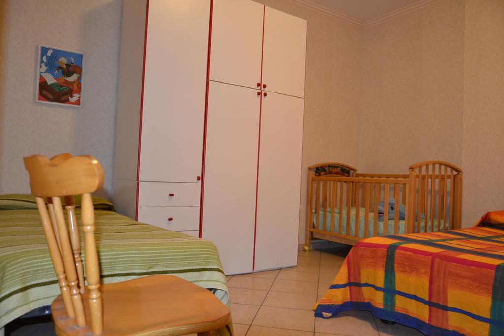Hotel Low Cost La Meridiana Zafferana Etnea Zimmer foto