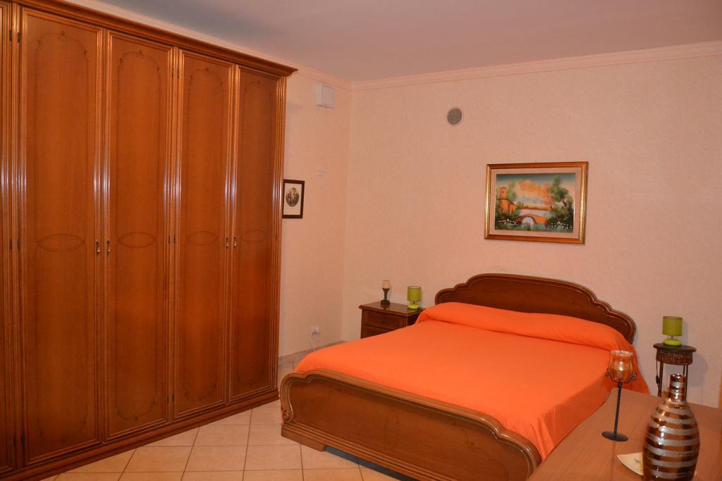 Hotel Low Cost La Meridiana Zafferana Etnea Zimmer foto