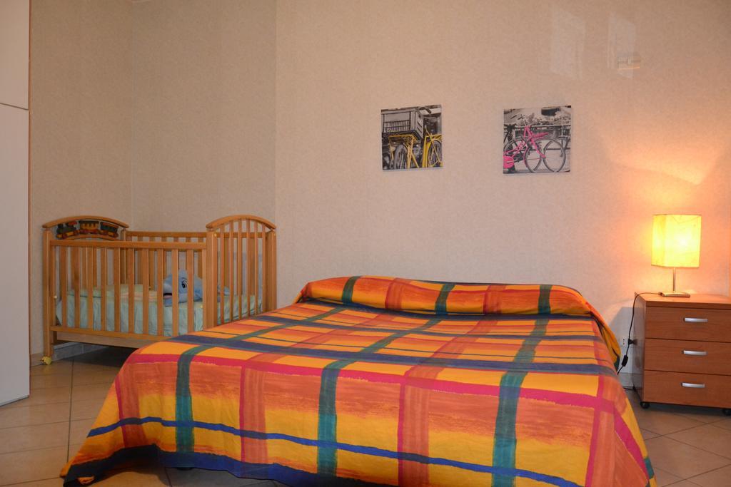 Hotel Low Cost La Meridiana Zafferana Etnea Zimmer foto
