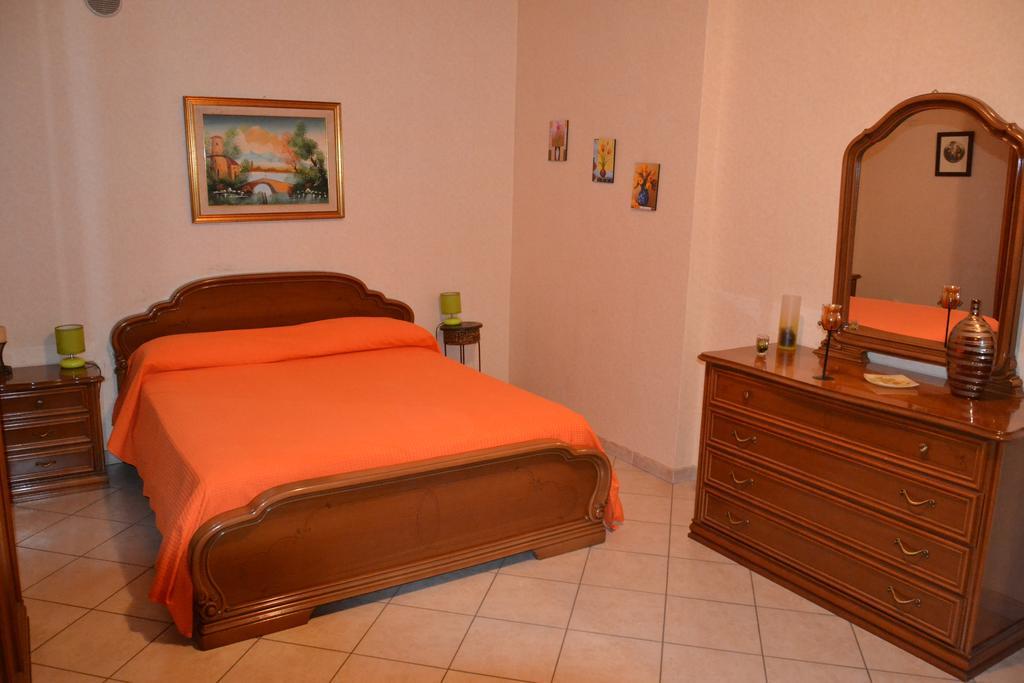 Hotel Low Cost La Meridiana Zafferana Etnea Zimmer foto